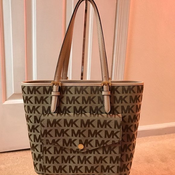 Michael Kors Jet Set Tote